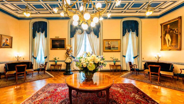 SALON-INDEPENDENCIA